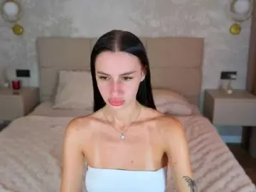 SnowWhiteee  live sex cam