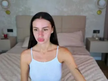 SnowWhiteee  live sex cam