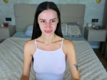 SnowWhiteee  live sex cam