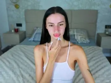 SnowWhiteee  live sex cam