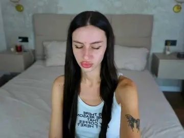 SnowWhiteee  live sex cam