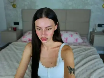 SnowWhiteee  live sex cam