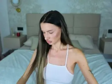 SnowWhiteee  live sex cam