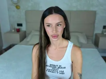 SnowWhiteee  live sex cam