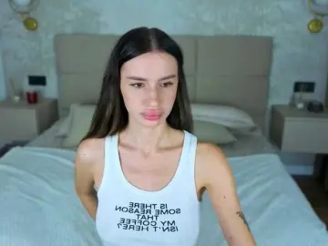 SnowWhiteee  live sex cam