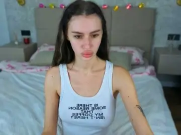 SnowWhiteee  live sex cam