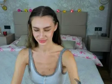 SnowWhiteee  live sex cam