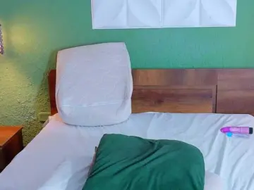 Curvynaomhy  live sex cam