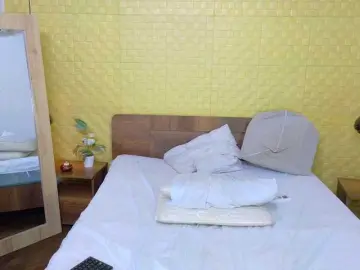 Curvynaomhy  live sex cam