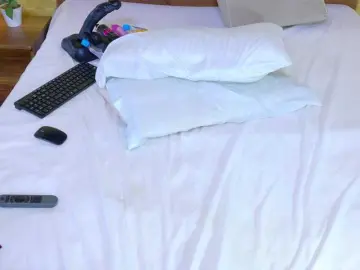 Curvynaomhy  live sex cam