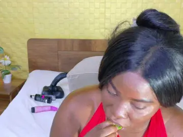 Curvynaomhy  live sex cam