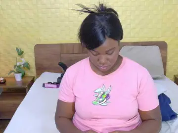 Curvynaomhy  live sex cam