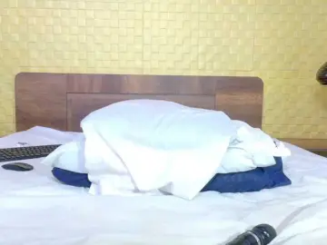 Curvynaomhy  live sex cam