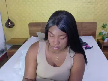 Curvynaomhy  live sex cam