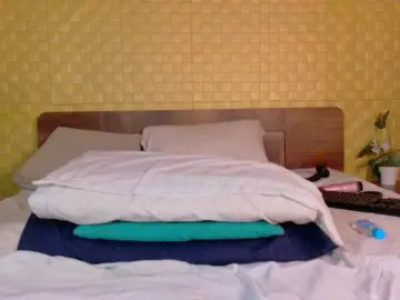 Curvynaomhy  live sex cam