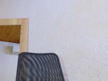 Curvynaomhy  live sex cam