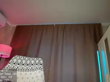 Juicy-Vikki  live sex cam