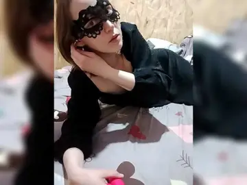 Vikulik93  live sex cam