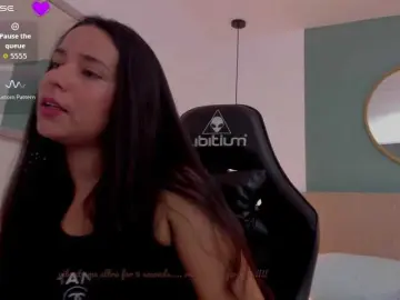 Lucy-blue28  live sex cam