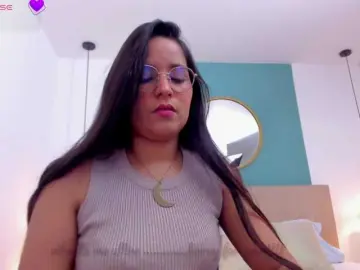 Lucy-blue28  live sex cam