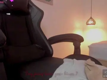 Lucy-blue28  live sex cam
