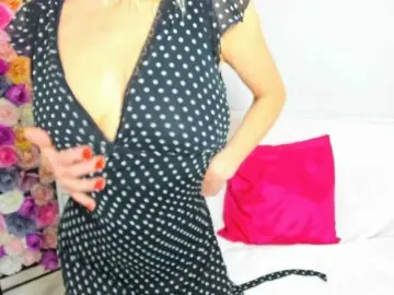 CrystalPretty  live sex cam