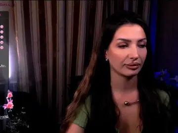 LauraBess  live sex cam