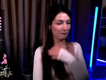 LauraBess  live sex cam