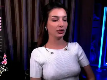 LauraBess  live sex cam