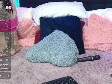 Hannahot69  live sex cam