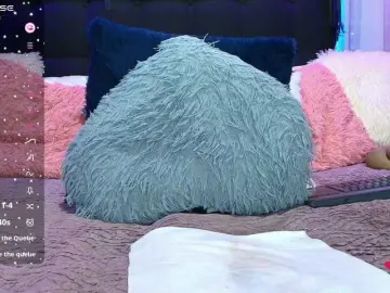 Hannahot69  live sex cam