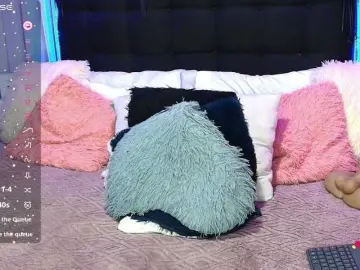 Hannahot69  live sex cam