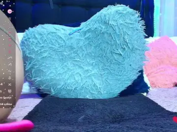 Hannahot69  live sex cam