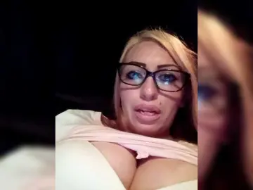 Meowzers7771  live sex cam