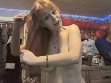 Pizzedwife  live sex cam