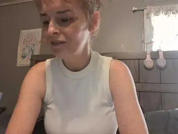 Pizzedwife  live sex cam