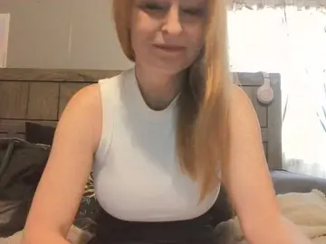 Pizzedwife  live sex cam