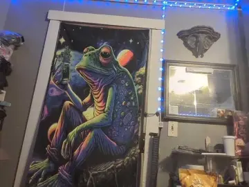 Pizzedwife  live sex cam