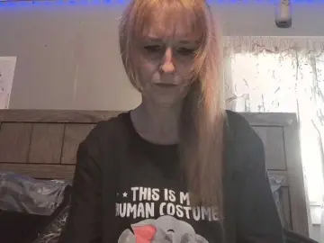 Pizzedwife  live sex cam