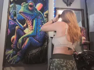Pizzedwife  live sex cam
