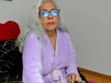 Marilyn70  live sex cam