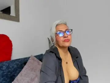 Marilyn70  live sex cam