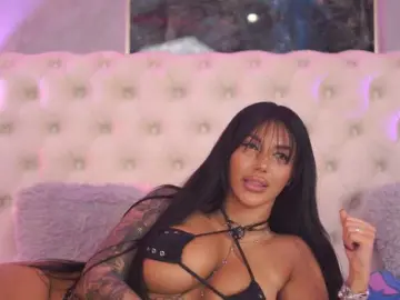 AishaaDevoe  live sex cam