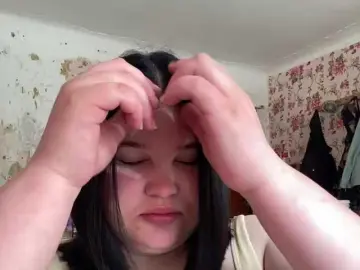 Annyshka-1  live sex cam