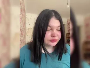 Annyshka-1  live sex cam