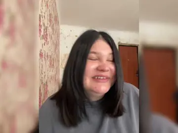 Annyshka-1  live sex cam
