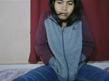 Keziah34  live sex cam