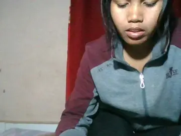 Keziah34  live sex cam