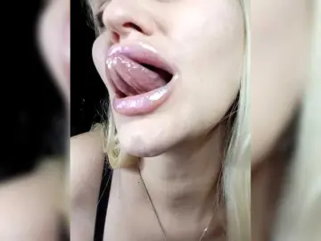 Freya-Milf  live sex cam