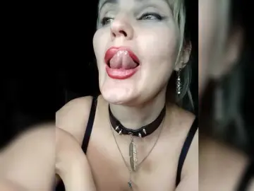 Freya-Milf  live sex cam